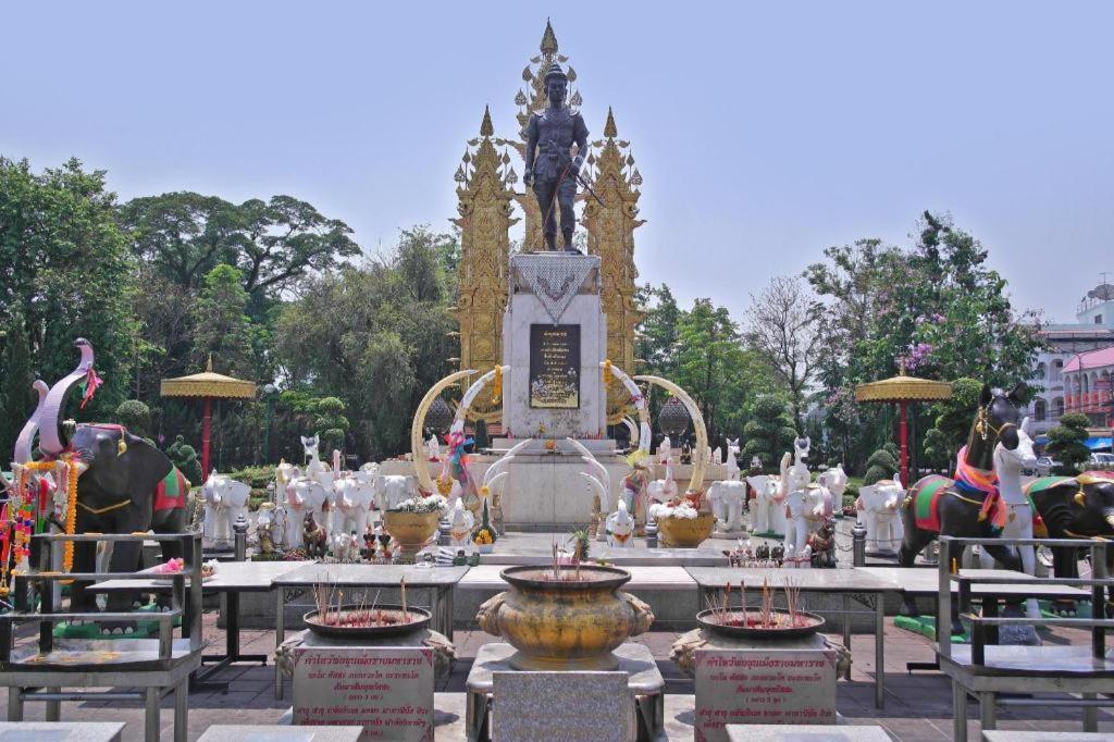 B2 Chiang Rai Night Bazaar Boutique & Budget Hotel Exteriör bild